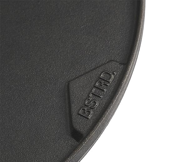 Plancha réversible en fonte demi-lune pour barbecue kamado medium BSTRD