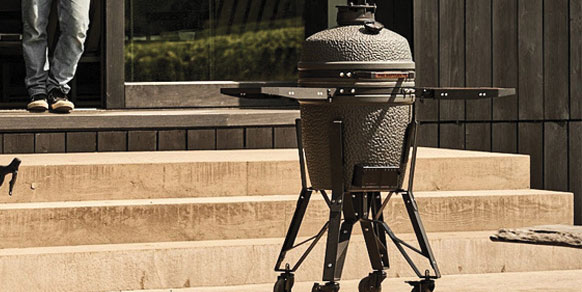 Banni&egrave;re barbecue kamado Kamado Joe, The Bastard, Monolith et Grill Guru