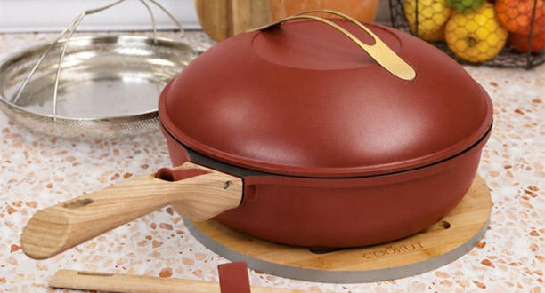 Poêle 8-en-1 La Fabuleuse Passion 24 cm Cookut dans une cuisine