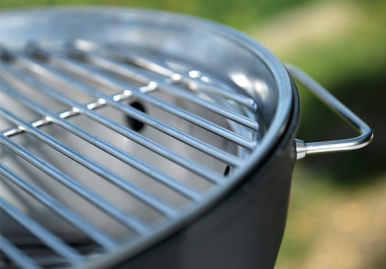 Zoom sur l'épaisseur incroyable de la grille en acier chromé Dancook