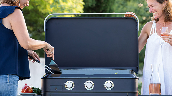 Utilisation du capot ouvert pendant les cuissons sur la plancha Enosign 80 acier bleu navy ENO