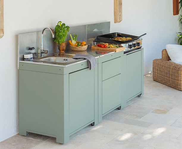 Cuisine extérieure Modulo Sauge et Inox ENO avec module évier rectangulaire