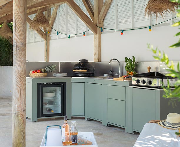 Cuisine extérieure Sauge ENO avec Modulo plan de travail et tiroirs