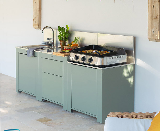 Cuisine extérieure Modulo Sauge et Inox ENO avec module plancha