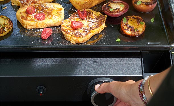 Zoom sur un bouton de contrôle de la plancha gaz Base 60 Forge Adour noir