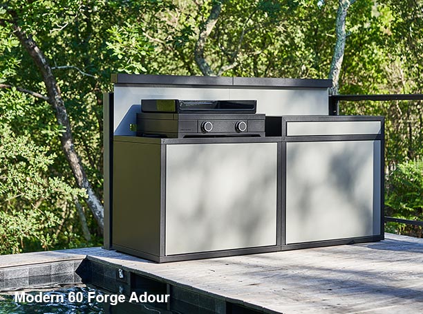 Plancha Modern 60 noir sur module cuisine extérieure Forge Adour
