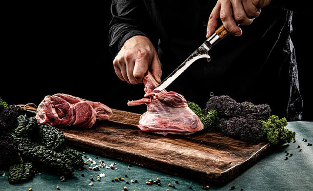 Couteau à désosser Forged Olive qui séparent la chair des membranes