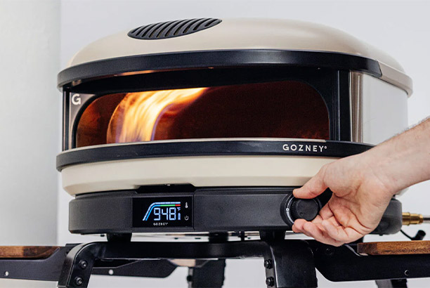Réglage de la température sur le four à pizza Gozney Arc XL Crème