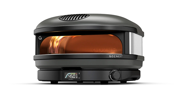 Zoom sur la flamme montante du four à pizza Gozney Arc XL Noir