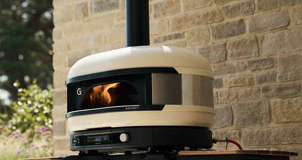 Four à pizza hybride Dôme Gen 2 Crème Gozney en fonctionnement