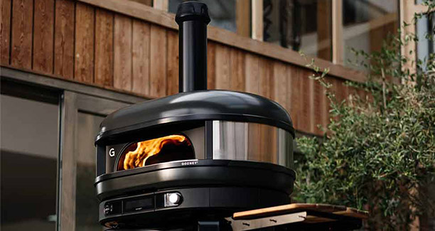 Four à pizza hybride Dôme Gen 2 Noir Gozney en fonctionnement