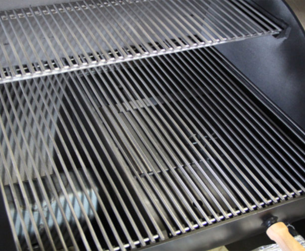 Zoom sur les grilles en inox de la cuve principale du Chuckwagon 24 catering