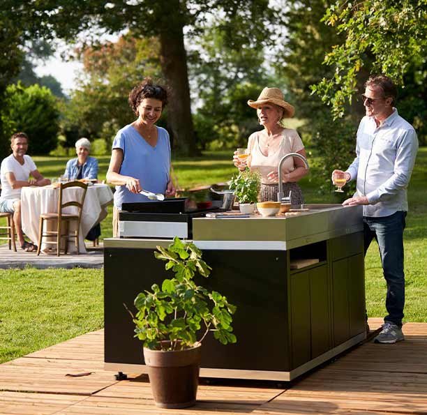 Cuisine extérieure Le Marquier 4 modules DUO Inox sur une terrasse