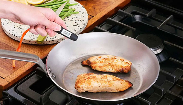 Thermomètre infrarouge Mastrad pour barbecue et plancha