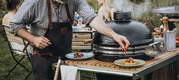 Barbecue Monolith Avant Garde LeChef PRO 2.0 encastré dans une table