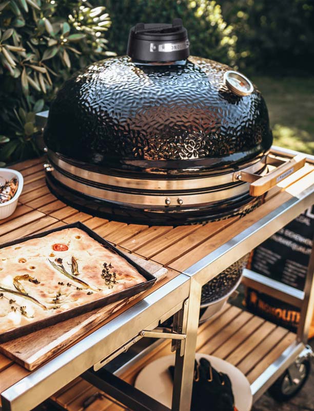 Barbecue kamado Guru LeChef PRO 2.0 Monolith encastré dans une table