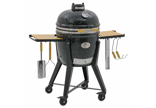 Barbecue kamado TWO.66 avec chariot et tablettes en bois de bambou rabattables Monolith