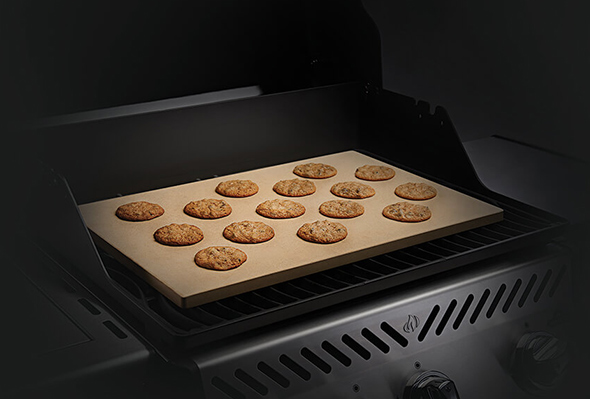 Cuisson de cookies sur la pierre rectangulaire en cordiérite - Napoleon