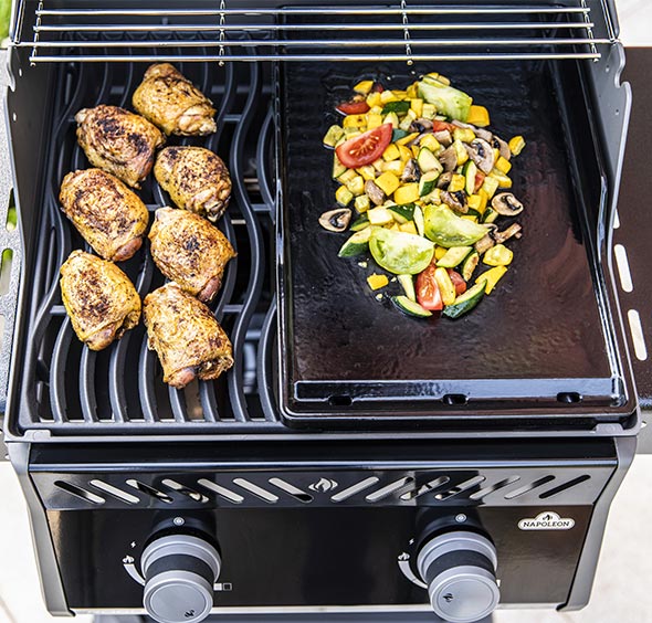 Cuisson légumes sur plancha en fonte émaillée lisse pour Rogue/Prestige/Prestige Pro Napoleon