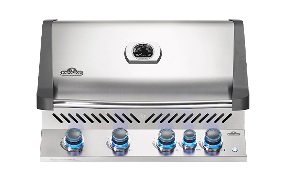 Vue face du barbecue Prestige Pro 500 gaz naturel encastrable Napoléon