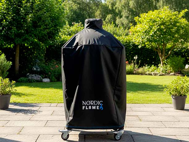 Barbecue kamado avec housse Nordic Flame jardin