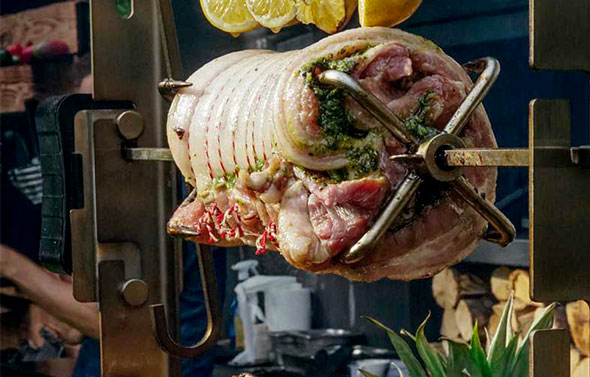 Cuisson d'un rôti avec le set de rôtissoire Ofyr et le moteur à piles