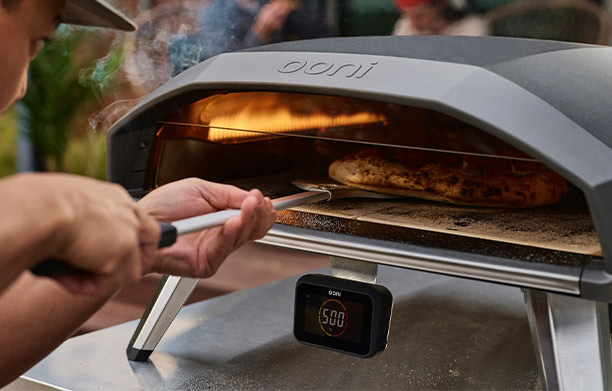 Four à pizza Ooni Koda 2 Pro en situation de cuisson