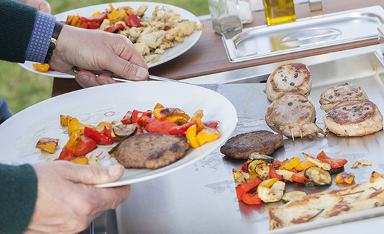 Cuisson simultanée d'aliments différents sur Plancha Planet Chef 80 à gaz et en inox