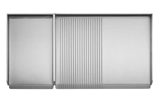 Double plaque de cuisson lisse et rainurée en inox de la Plancha Oasi 80 Mix de Planet