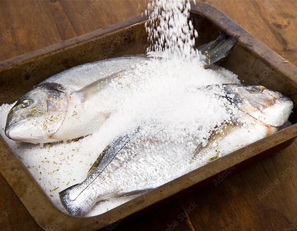 Processus de salage à sec de poissons
