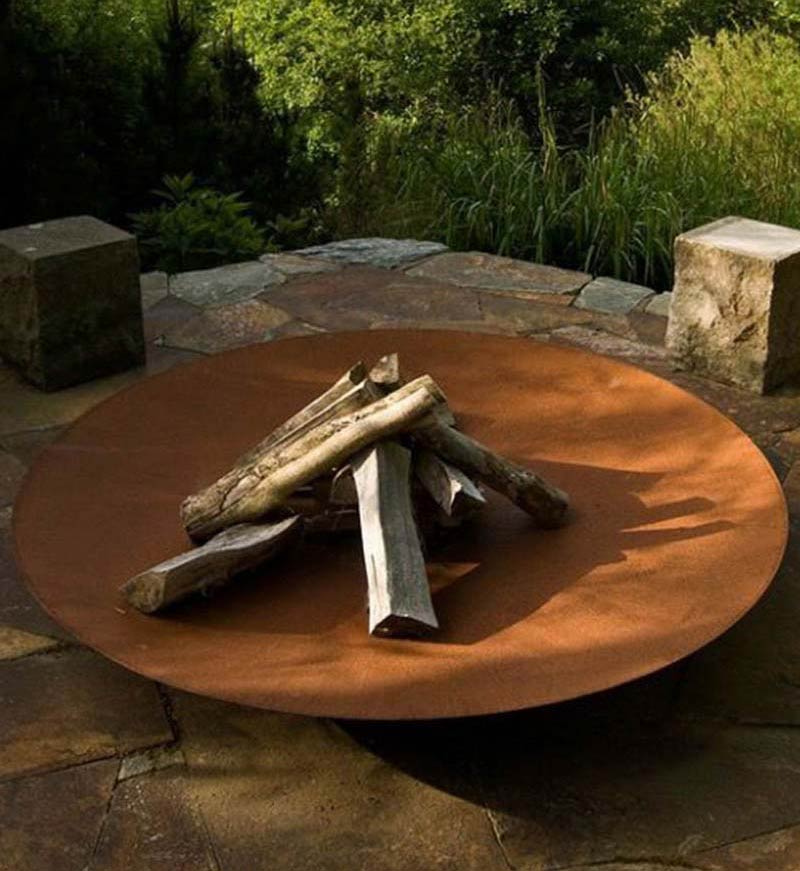 Brasero en acier corten diamètre 120 cm avec bûches de bois