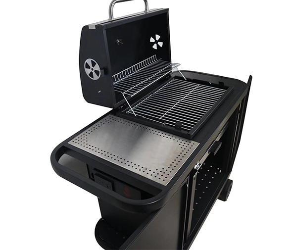 Vue de biais du barbecue Start'N'Grill SNG One 2.0 à charbon et allumage connecté