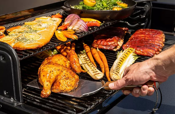 Grillades et légumes sur le barbecue pellets Ironwood XL Traeger