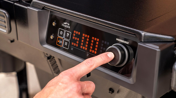 Ecran de contrôle numérique du barbecue à granulés Traeger Woodridge
