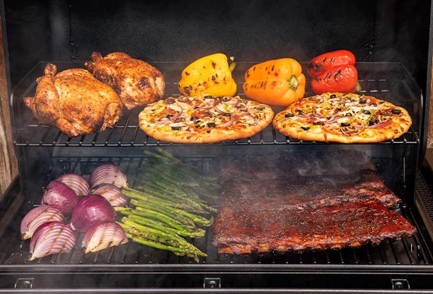 Zoom sur la surface de cuisson du barbecue pellets Traeger Woodridge