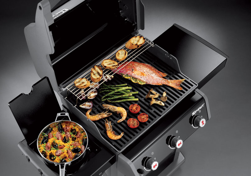 Grille de saisie en fonte dans le barbecue Spirit 300 Weber