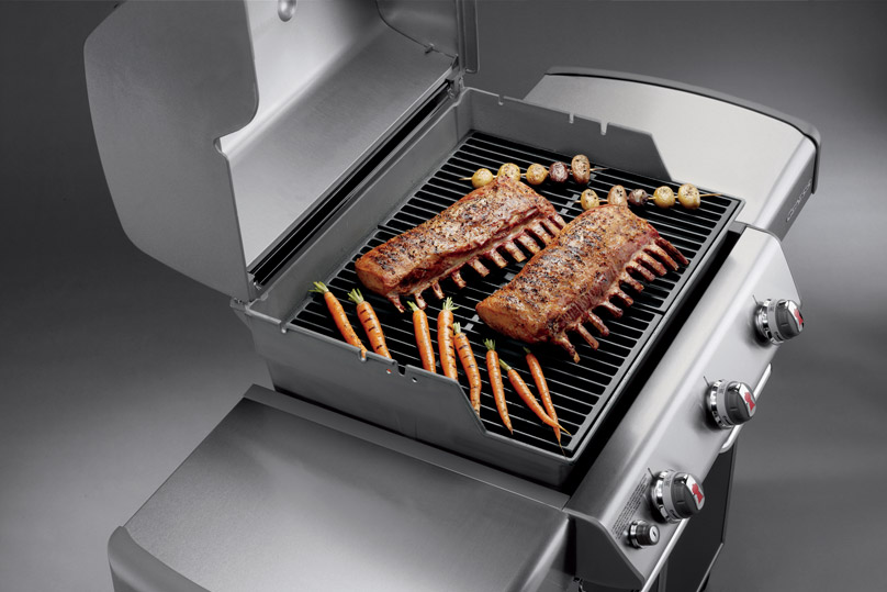 Grille de cuisson en fonte dans barbecue Genesis Serie 300 Weber