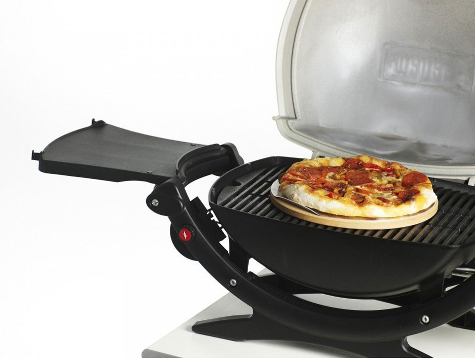 Pierre a Pizza Weber Q