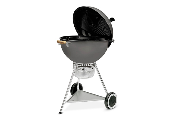 Vue de face couvercle ouvert du barbecue Master Touch Weber 5750 gris métalisé