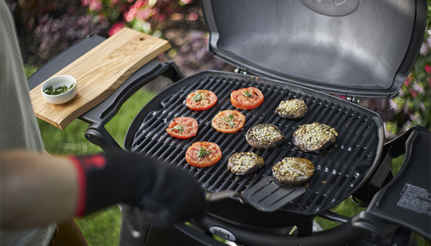 Cuissons de tomates et aubergines sur le barbecue gaz Q2200 Weber