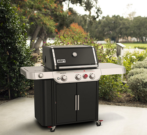 Barbecue Weber Genesis E-335 sur terrasse