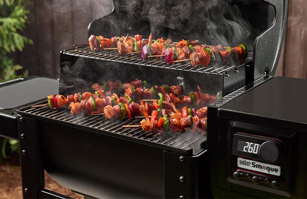 Zone de cuisson du barbecue pellets Weber Smoque