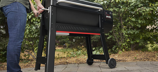 Déplacement du barbecue pellets Smoque XL Weber