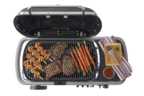 Cuisson sur le barbecue Traveler Weber